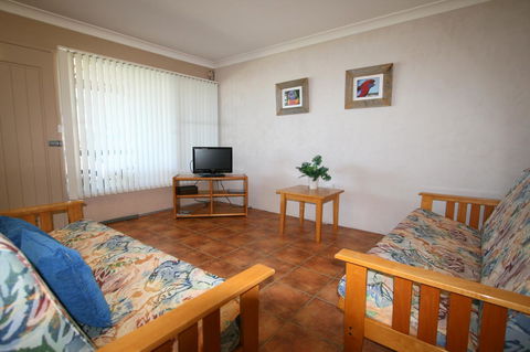 Lake Edge Apartments - Tourism Hervey Bay 15