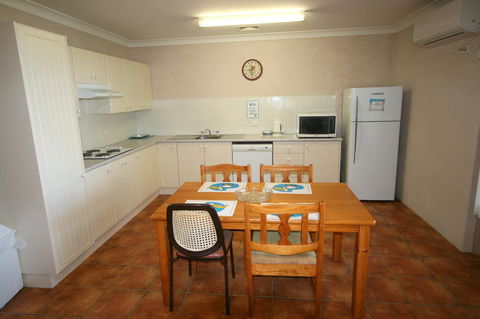 Lake Edge Apartments - Tourism Hervey Bay 17