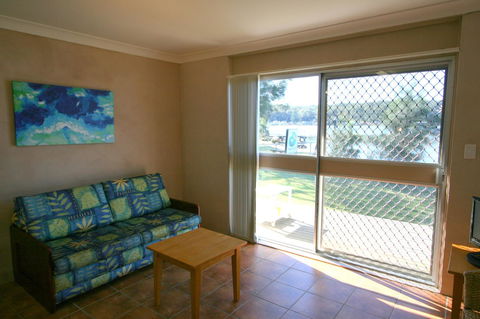 Lake Edge Apartments - Tourism Hervey Bay 11