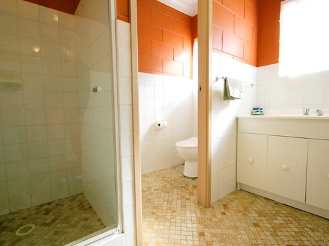 Lake Edge Apartments - Tourism Hervey Bay 25