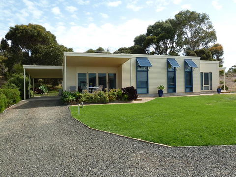 SeaShells Penneshaw - Hervey Bay Accommodation 0