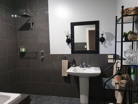 Amy\'s House Bed & Breakfast - Tourism Hervey Bay 4