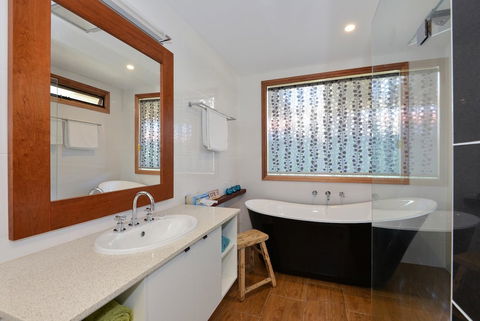 Trafalgar Premium Vintage Suites - Hervey Bay Accommodation 5