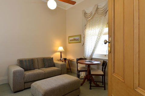 Trafalgar Premium Vintage Suites - Hervey Bay Accommodation 25