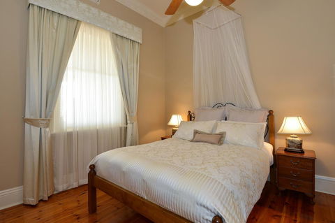 Trafalgar Premium Vintage Suites - Hervey Bay Accommodation 7