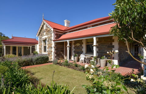 Trafalgar Premium Vintage Suites - Hervey Bay Accommodation 0