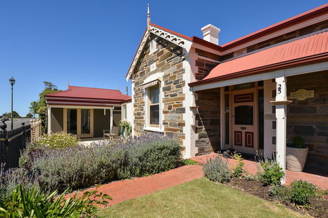 Trafalgar Premium Vintage Suites - Hervey Bay Accommodation 1