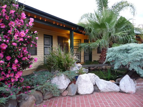 Ten Dollar Town Motel - Hervey Bay Accommodation 3