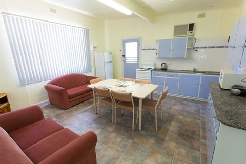 Modra\'s Apartments - Tourism Hervey Bay 1