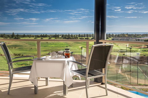 Lady Bay Hotel - Tourism Hervey Bay 1