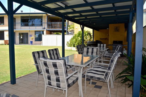 Longbeach Apartments - Hervey Bay Accommodation 4