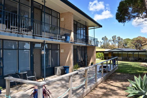 Longbeach Apartments - Hervey Bay Accommodation 5