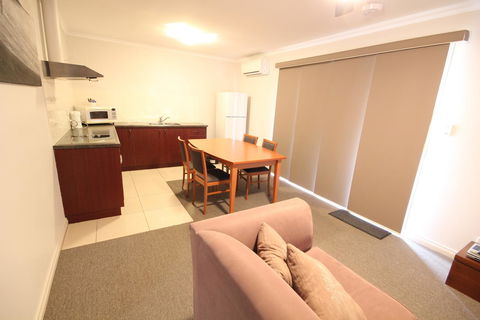 Port Vincent Motel & Apartments - Tourism Hervey Bay 4