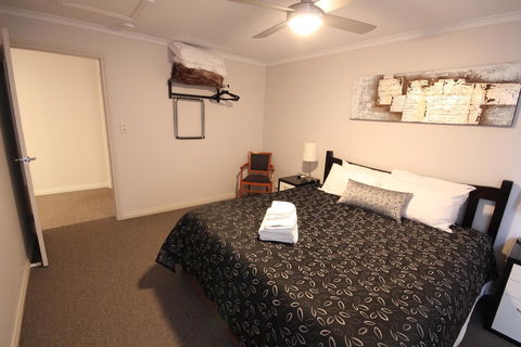 Port Vincent Motel & Apartments - Tourism Hervey Bay 1