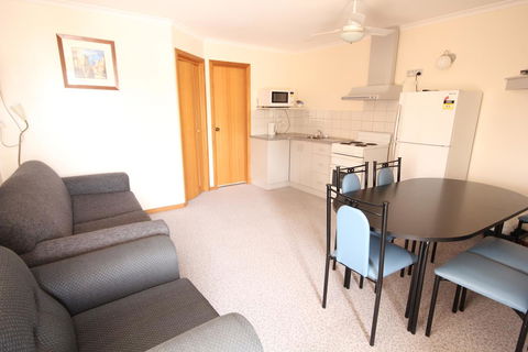 Port Vincent Motel & Apartments - Tourism Hervey Bay 20