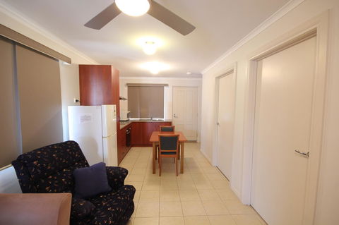 Port Vincent Motel & Apartments - Tourism Hervey Bay 8