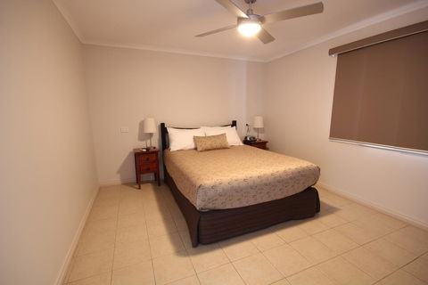 Port Vincent Motel & Apartments - Tourism Hervey Bay 5