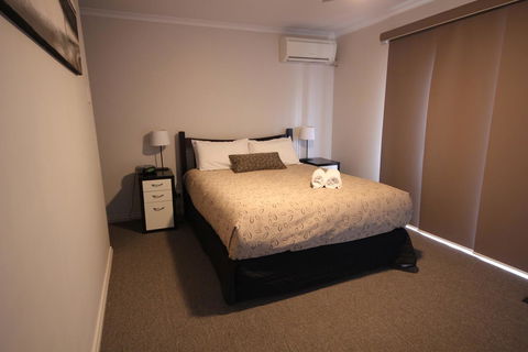 Port Vincent Motel & Apartments - Tourism Hervey Bay 9