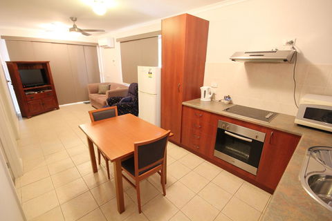 Port Vincent Motel & Apartments - Tourism Hervey Bay 7