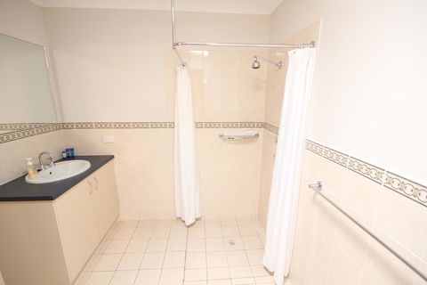 Port Vincent Motel & Apartments - Tourism Hervey Bay 12