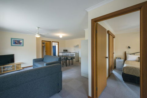 Port Vincent Motel & Apartments - Tourism Hervey Bay 17
