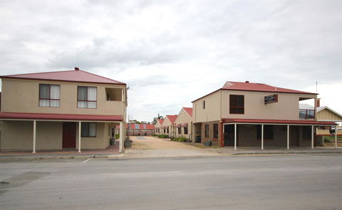 Port Vincent Motel & Apartments - Tourism Hervey Bay 0