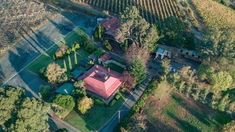 Vineyard Cottage BnB - Tourism Hervey Bay 1