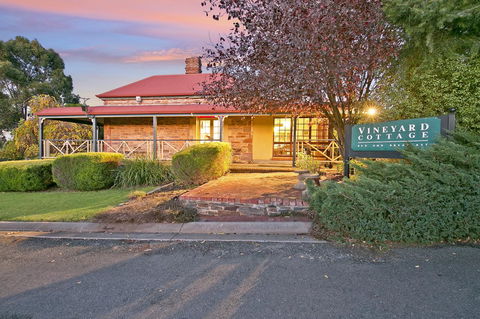 Vineyard Cottage BnB - Tourism Hervey Bay 8
