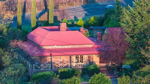 Vineyard Cottage BnB - Tourism Hervey Bay 0