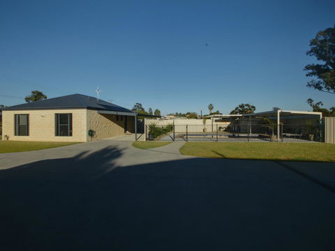 DBJ Holiday Units - Hervey Bay Accommodation 1