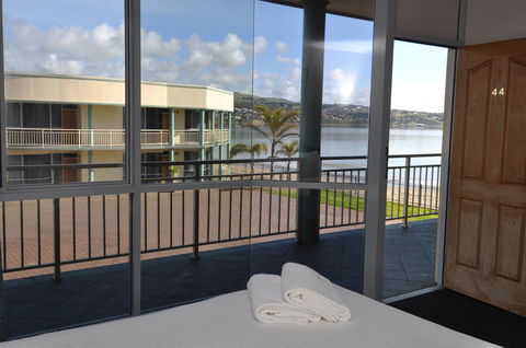 Hilton Beachfront Motel - Tourism Hervey Bay 0