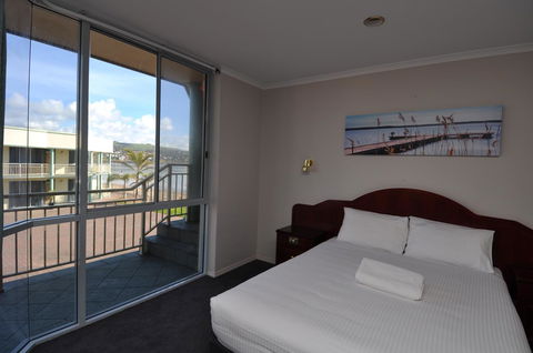 Hilton Beachfront Motel - Tourism Hervey Bay 34