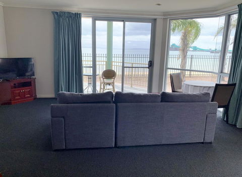 Hilton Beachfront Motel - Tourism Hervey Bay 7