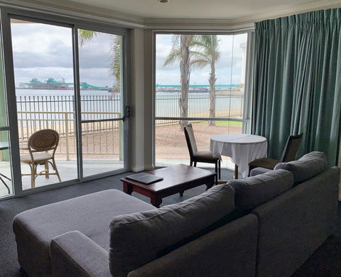 Hilton Beachfront Motel - Tourism Hervey Bay 15
