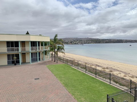 Hilton Beachfront Motel - Tourism Hervey Bay 13