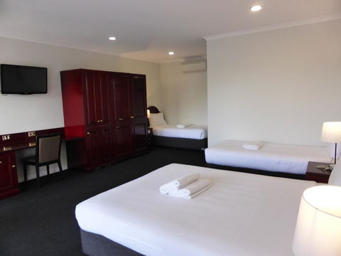 Hilton Beachfront Motel - Tourism Hervey Bay 35