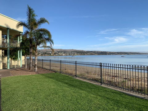 Hilton Beachfront Motel - Tourism Hervey Bay 4