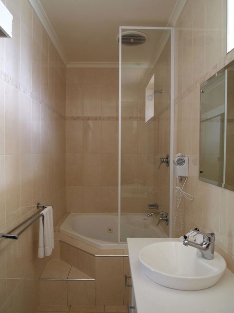 Hilton Beachfront Motel - Tourism Hervey Bay 44