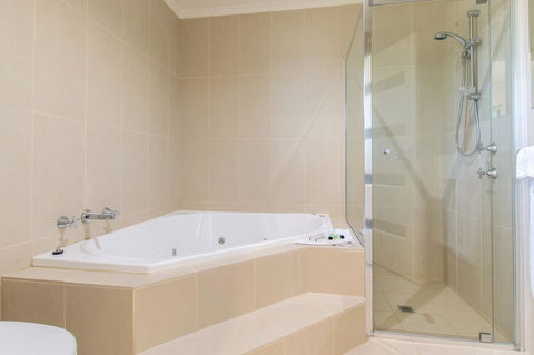 Mick O\'Sheas - Hervey Bay Accommodation 22