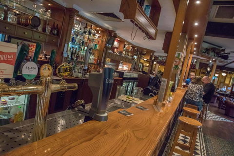Mick O\'Sheas - Hervey Bay Accommodation 11