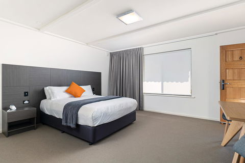 Mick O\'Sheas - Hervey Bay Accommodation 4