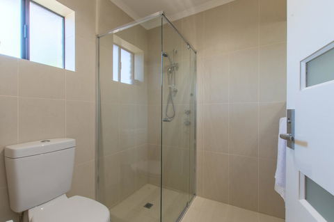 Mick O\'Sheas - Hervey Bay Accommodation 24