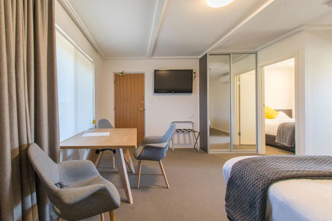 Mick O\'Sheas - Hervey Bay Accommodation 5