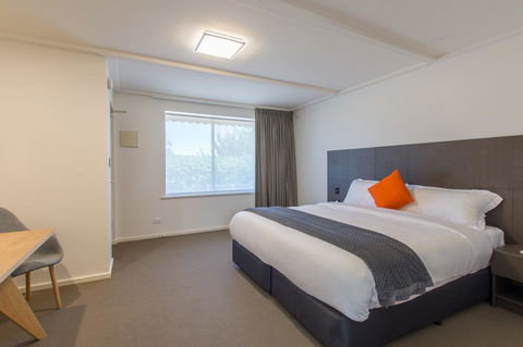 Mick O\'Sheas - Hervey Bay Accommodation 9