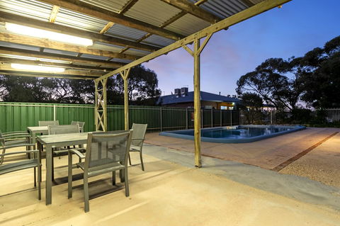 Border Village Roadhouse - Tourism Hervey Bay 23