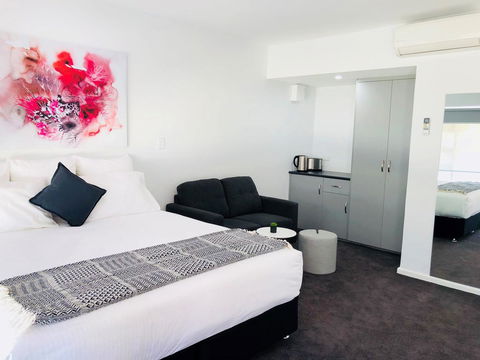 The Avenue Inn - Hervey Bay Accommodation 0