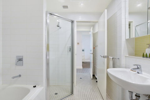 Beachside Luxury & Comfort, Ocean Views In Glenelg - Hervey Bay Accommodation 18