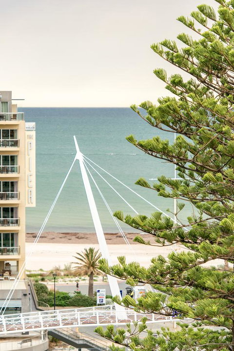 Beachside Luxury & Comfort, Ocean Views In Glenelg - Hervey Bay Accommodation 0
