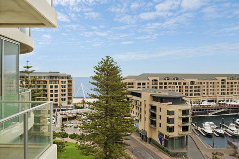 Beachside Luxury & Comfort, Ocean Views In Glenelg - Hervey Bay Accommodation 25