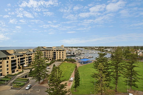 Beachside Luxury & Comfort, Ocean Views In Glenelg - Hervey Bay Accommodation 26